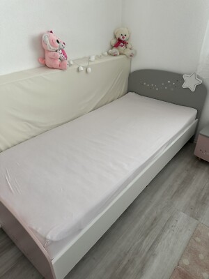 Bett 90*200 mit Matratze, Kleiderschrank, Nachtschrank, Kommode, Schreibtisch
