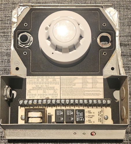 APC RW 024-P /4-WIRE CONVENTIONAL DUCT SMOKE DETECTOR/ WITHOUT COVER/FUNCTIONAL 