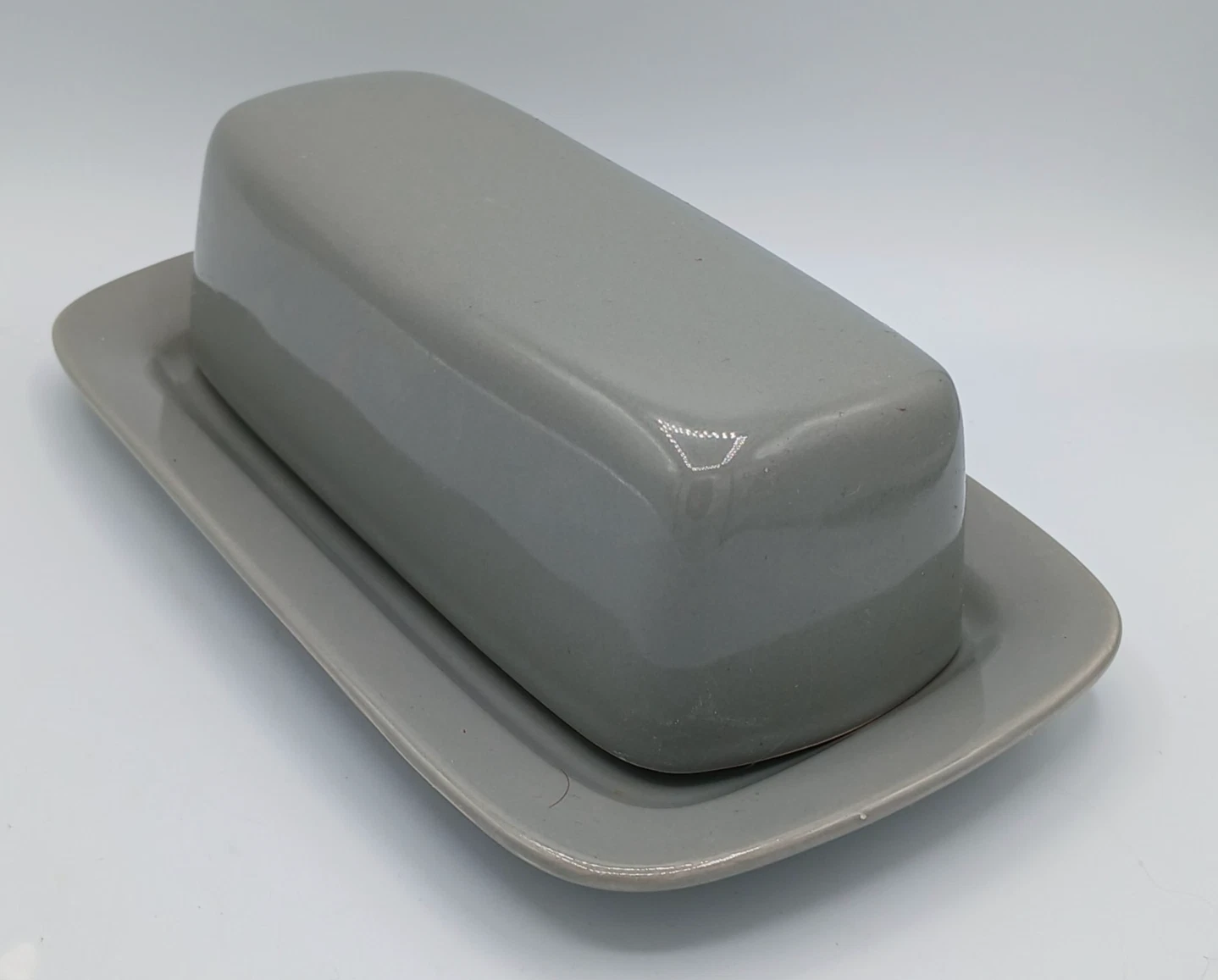 10 Strawberry Street Gray Butter Dish w/ Cover Dishwasher & Microwave Safe