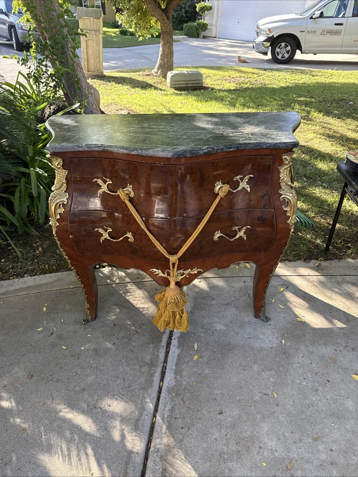 Cómoda bomba francesa pequeña cómoda pequeña Foto 2 de 4