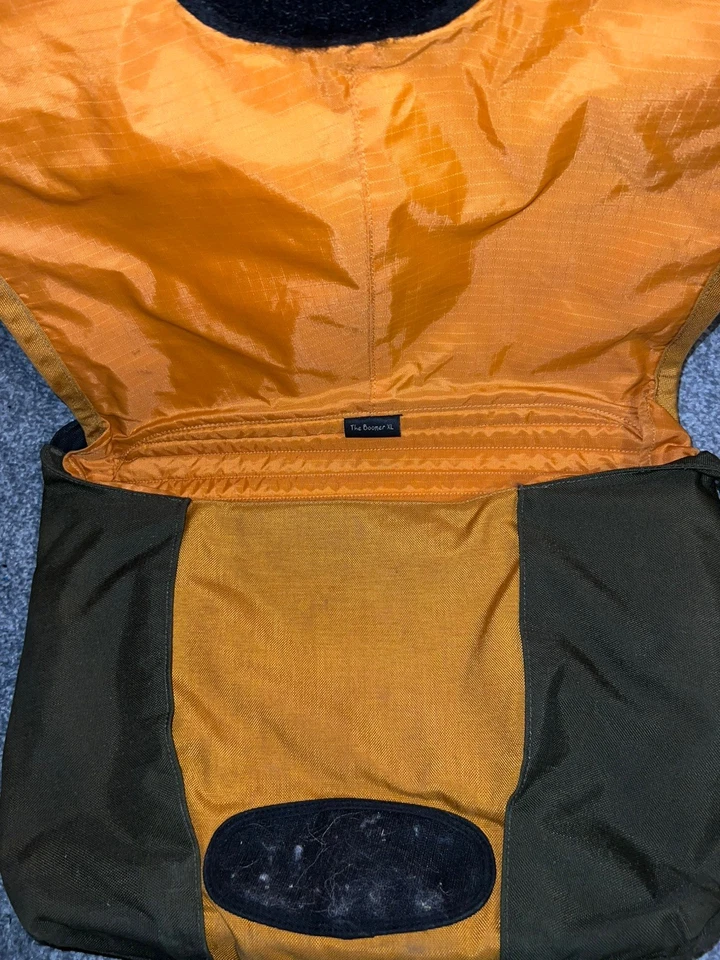 Crumpler 17inch Laptop Bag with strap  ‘The boomer XL’ - image 4 of 4