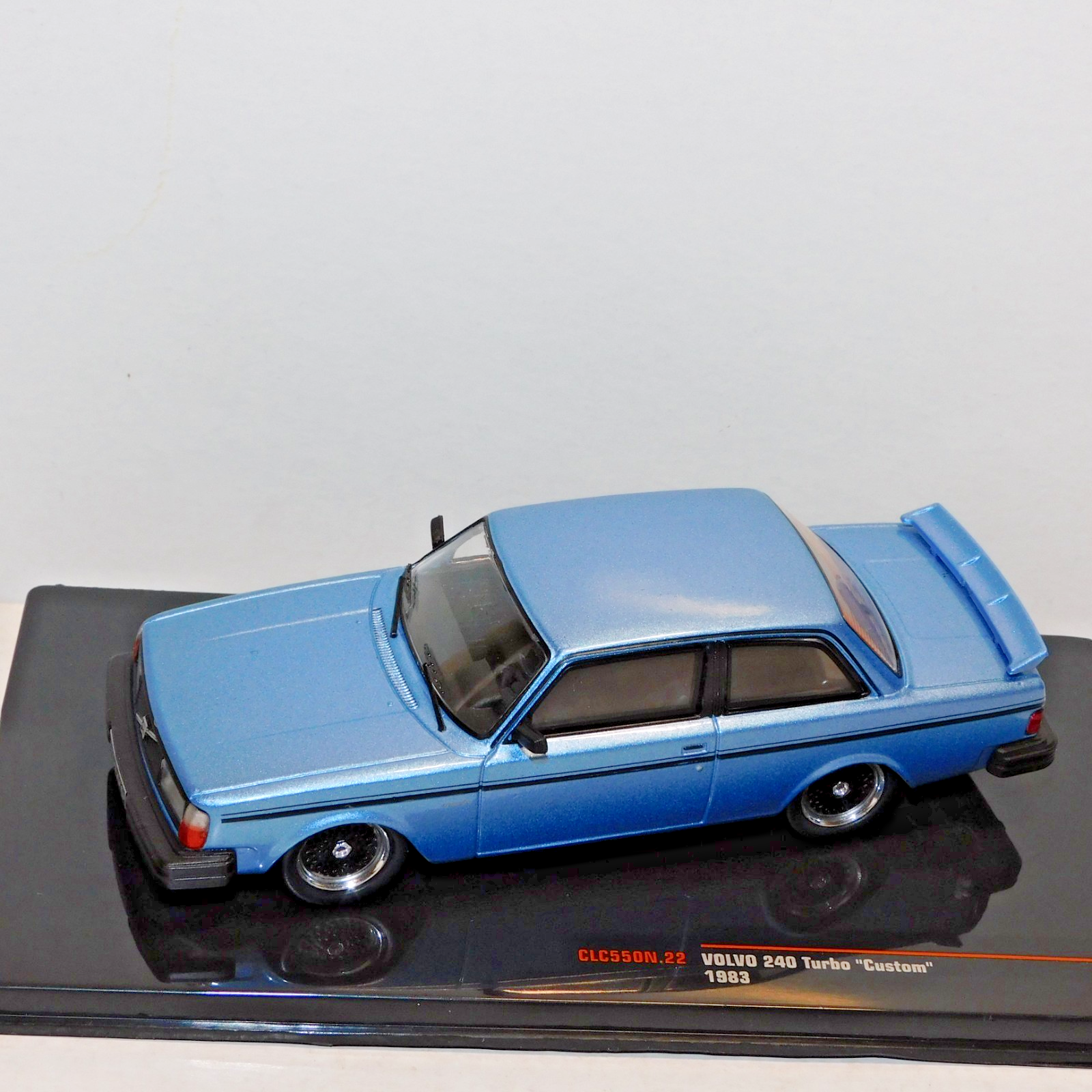 IXO VOLVO 240 TURBO CUSTOM 1983 METALLIC BLUE 1/43 CLC550N