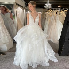 Modern wedding dress layered backless V-neck lace applique bridal gown 2025HOT