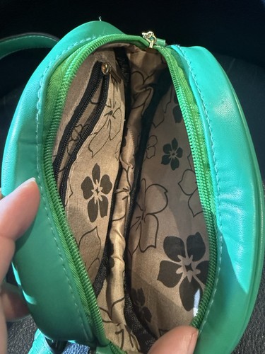 Womens Green Bum Bag New Without Tag 8”x 5”x2” - Picture 5 of 5