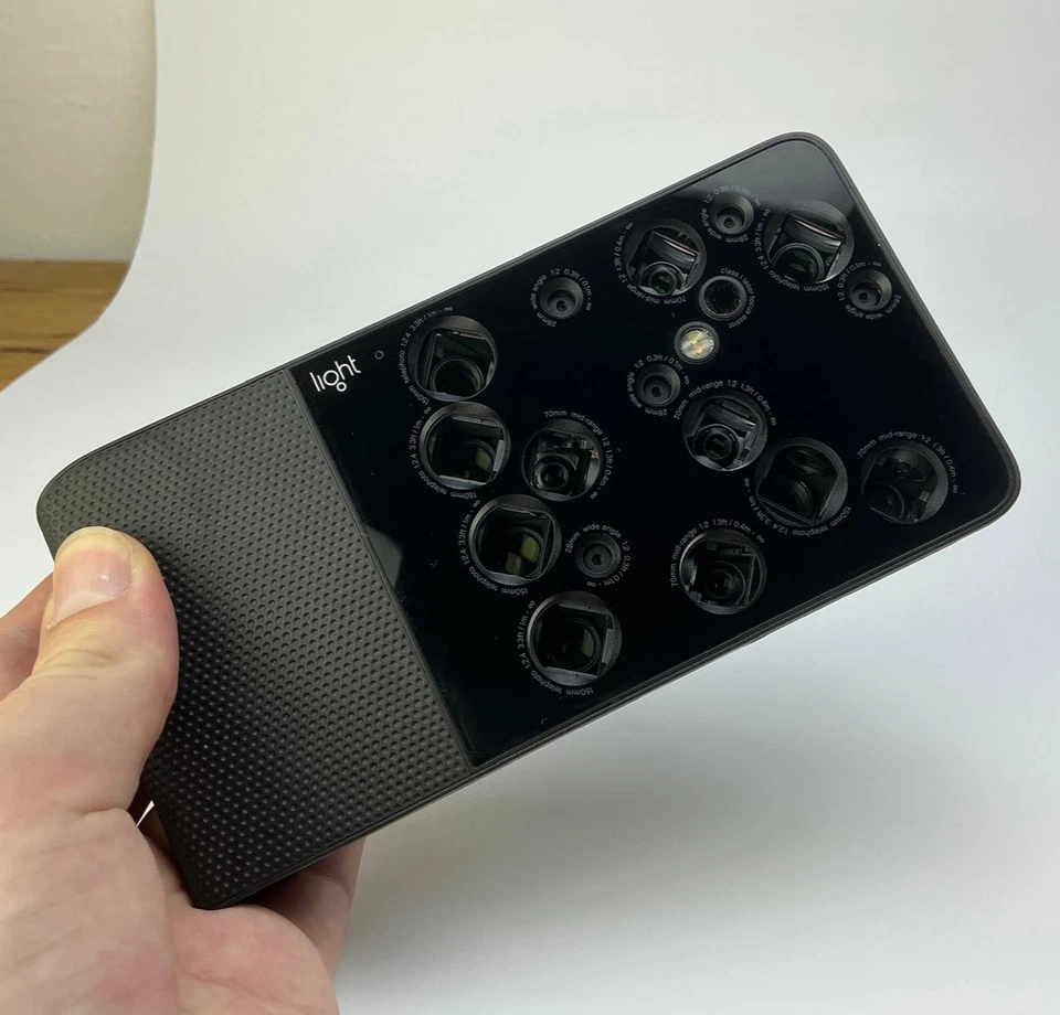 Light L16 **Updated** - 4K Multi-Lense 52MP DSLR-Quality Camera