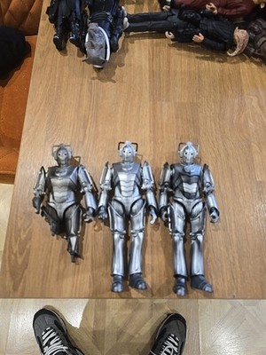 3 Doctor Who Cyberman Actionfiguren und Battle Wund Cyberman