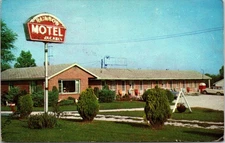 Danville, IN Indiana Postcard Rainbow Motel Vintage Sign Old Historic Building