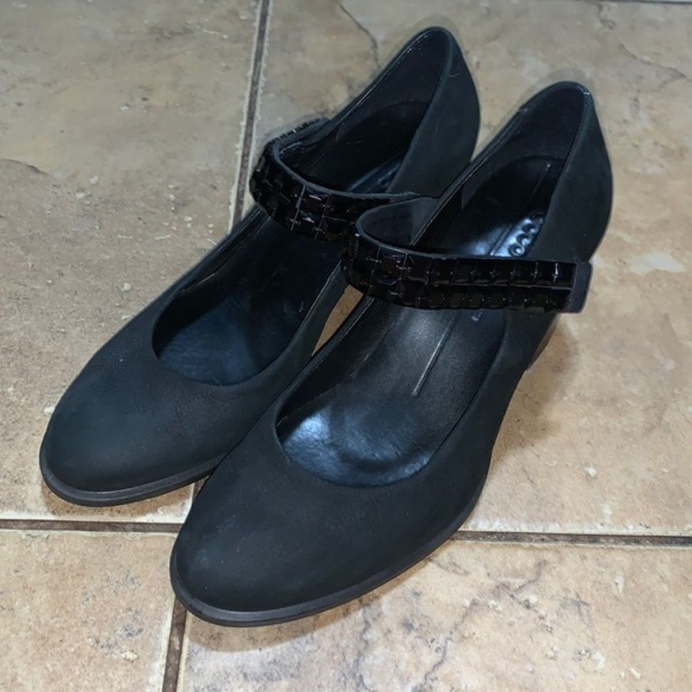 Ecco black wedge heeled pumps with black beaded strap… Gem