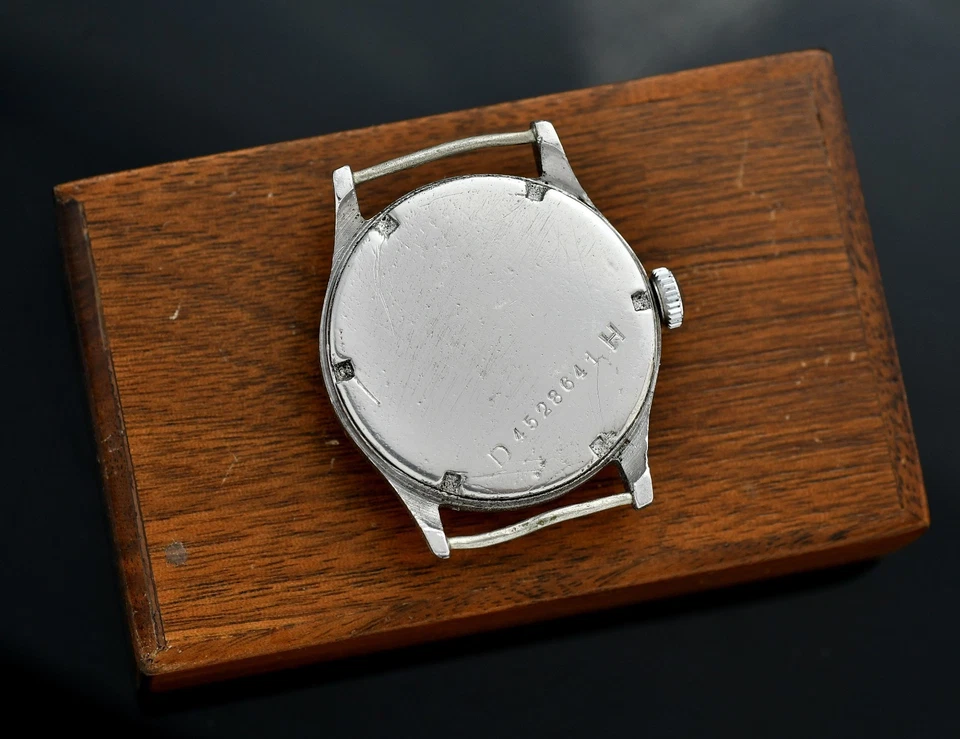 Vintage DOXA DH - Wehrmacht Issued -  33mm- Military Dienstuhr  Mechanical Watch - Image 4 of 4