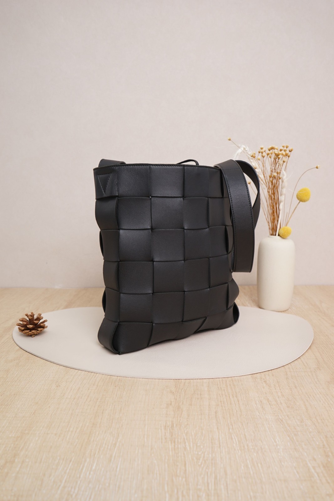 Bottega Veneta Intrecciato Vertical Crossbody Black Sheepskin/Dustbag thumbnail 2