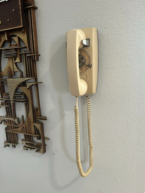 Very nice Ivory SC 1654B Dial Wall Telephone