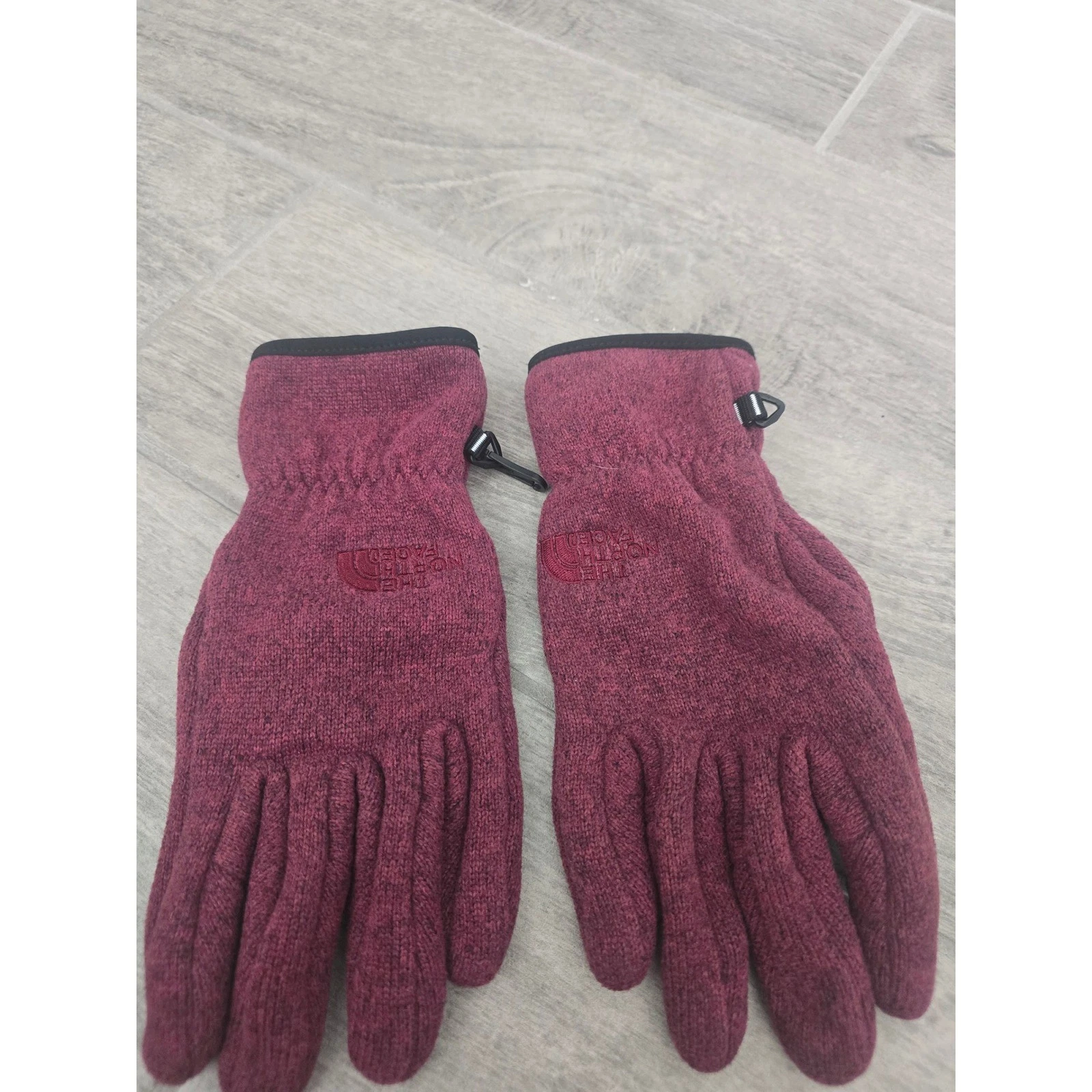 The North Face Women Fleece Knit Gloves Burgundy Medium Touchscreen Compatible