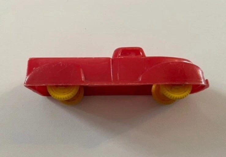Camioneta de juguete vintage Renwal Nº 62 roja y amarilla. Foto 4 de 4