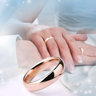 Samie Collection Women's Rose Gold Plated Stainless Steel Wedding Ring  Band, 5mm