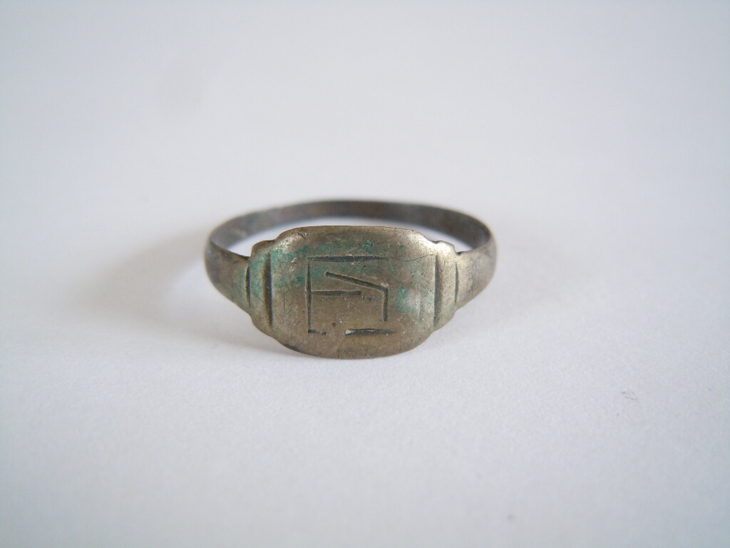 Small old delicate certified Silver Ring with eng… - image 1