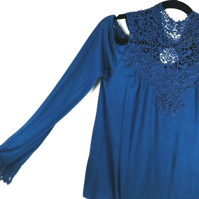 thalia sodi cold shoulder tops