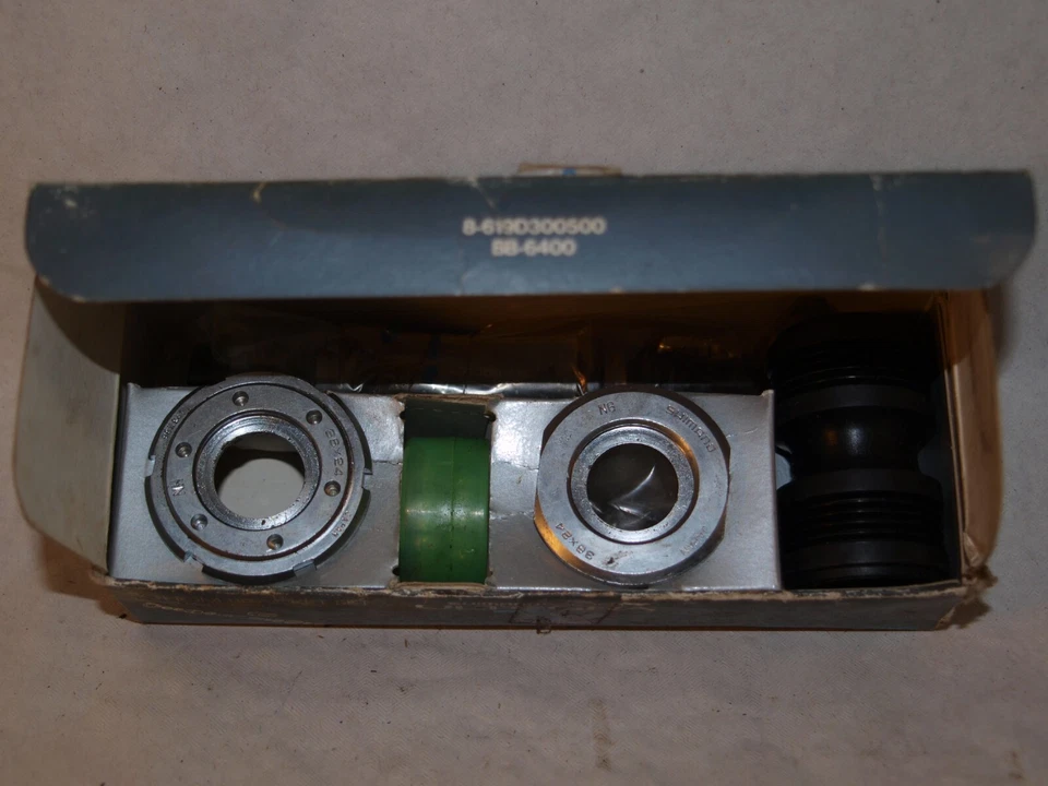Shimano 600 Ultegra BB-6400 70 x 115mm Italian JIS bottom bracket (NOS) 1989 - Image 2 of 2