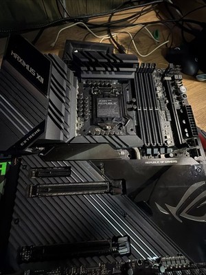ASUS Rog Maximus XII Extreme (Intel Z490, LGA 1200 Socket, DDR4, 2.5GB LAN)...