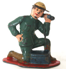 Barclay Soldier with Field Uniform, Communications figure, Red Base