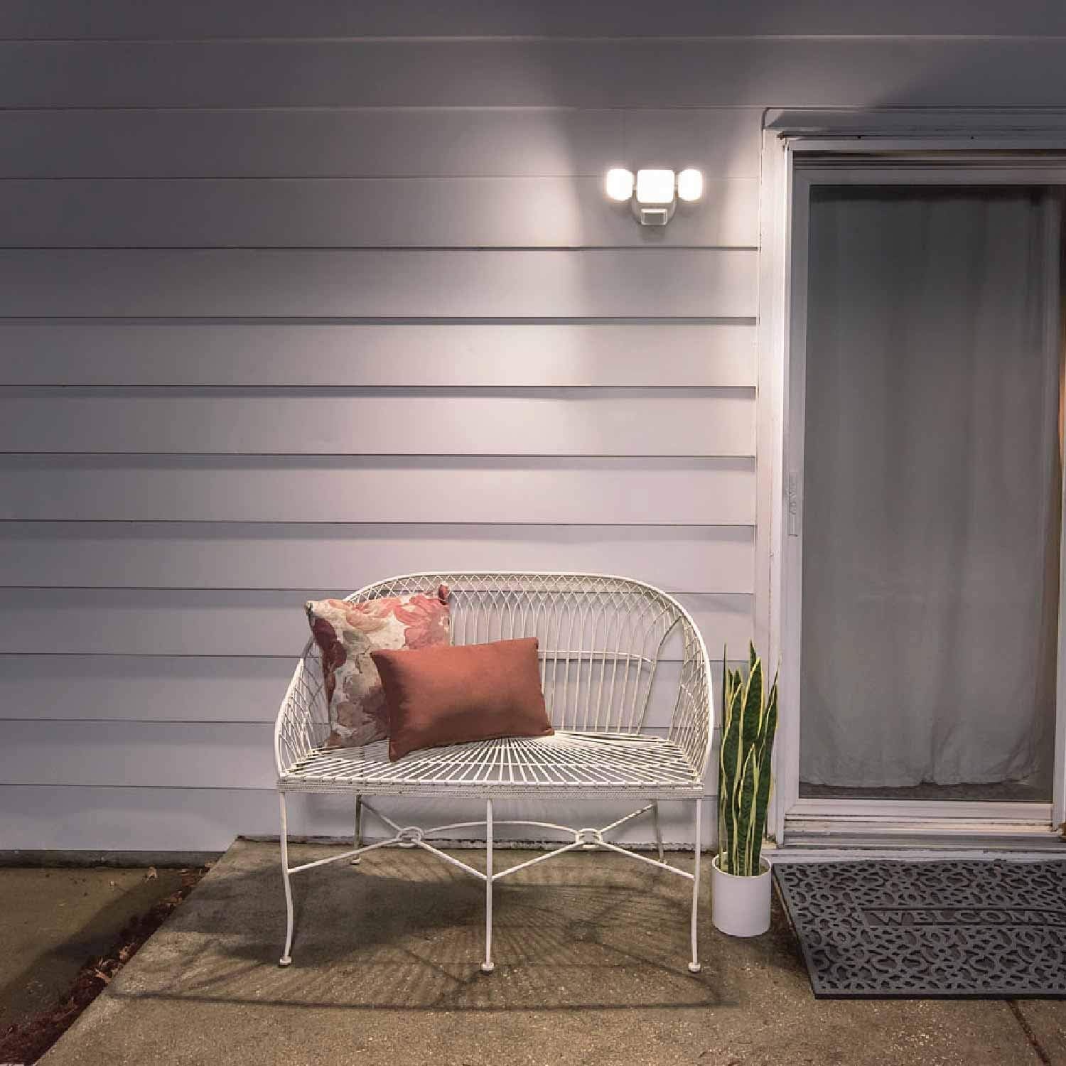 Mr Beams Wired Pro 3-Head Motion Sensing LED Security Light, 3900 Lumens, Bronze