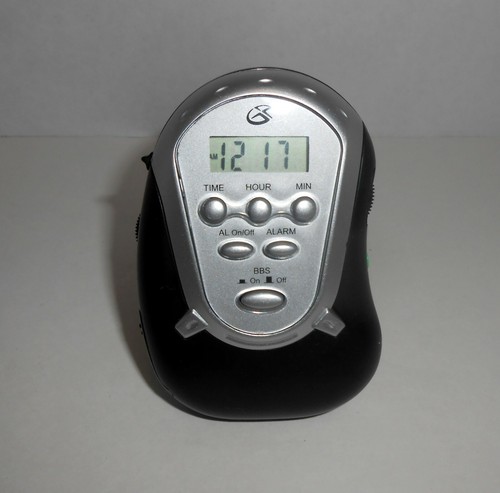 GPX R300B Portable Black Mini AM/FM Armband Radio With Clock Strap - Picture 7 of 8