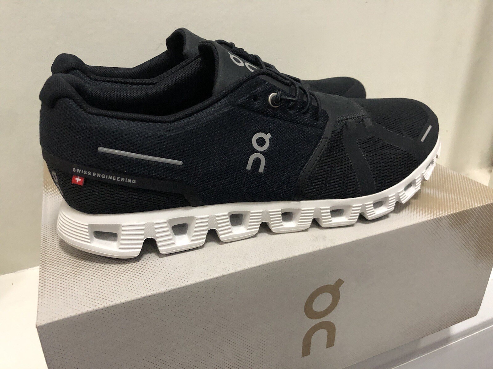 ON RUNNING Cloud 5 Black White Mens Running Trainers UK 10.5 RRP £130 eBay