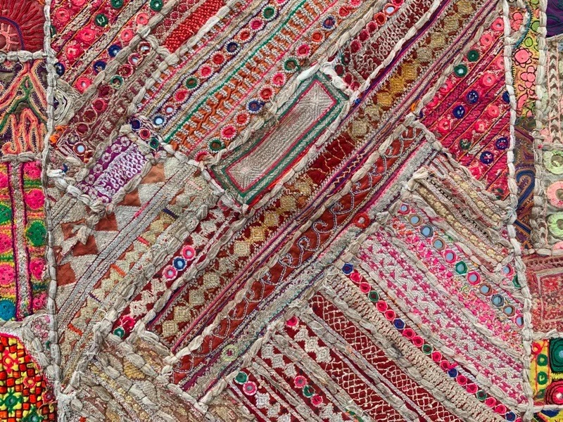 Edredón vintage de retazos Ralli ilustrado decoración hecha a mano edredón Kantha 138x69 cm Foto 3 de 4