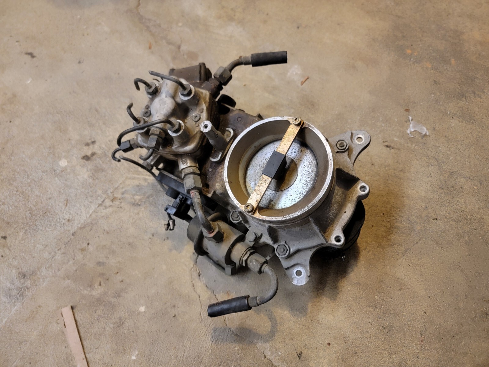 1984 1993 Mercedes 190E Fuel Injection Distributor Unit P 0 438 121