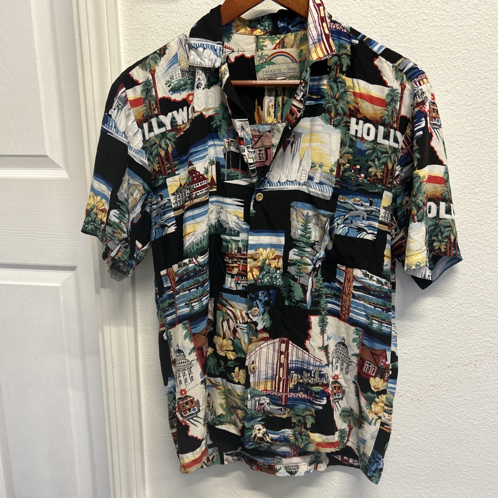 Paradise Found Hollywood Hawaiian Shirt  Men’s Button Front Sz Small California