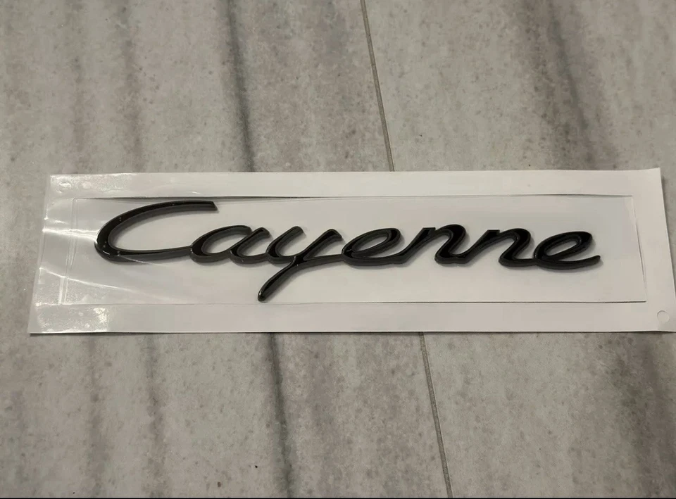 Porsche Cayenne Rear Trunk Emblem in Black 2011-2023 Foto 2 de 4