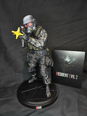 Hunk  1/6 Figure with removable muzzle flash Compatible With Resident Evil 2