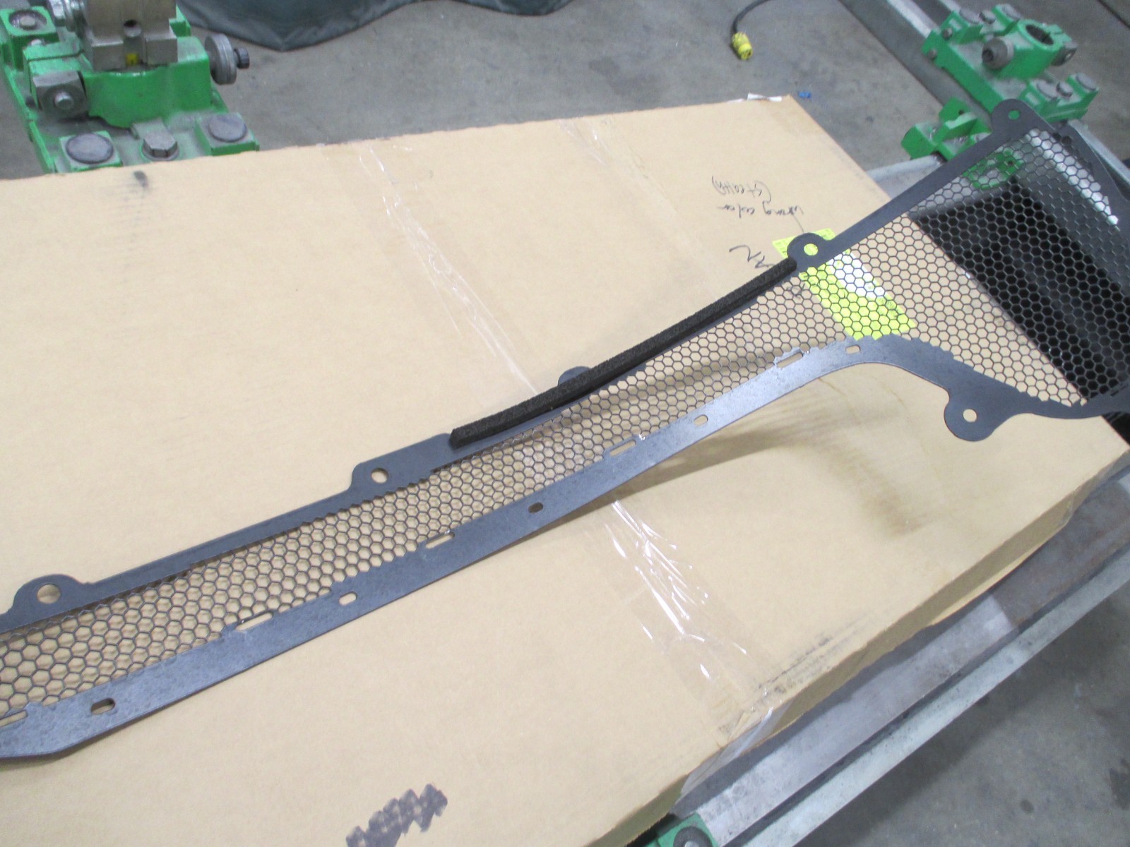 ASTON MARTIN 2024-2025 DB12 FRONT BUMPER LOWER GRILLE