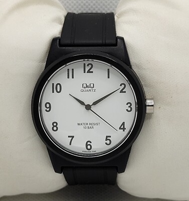 Mens QQ Casual Black Plas Case White Dial Black Rubber Band Analog Watch I9