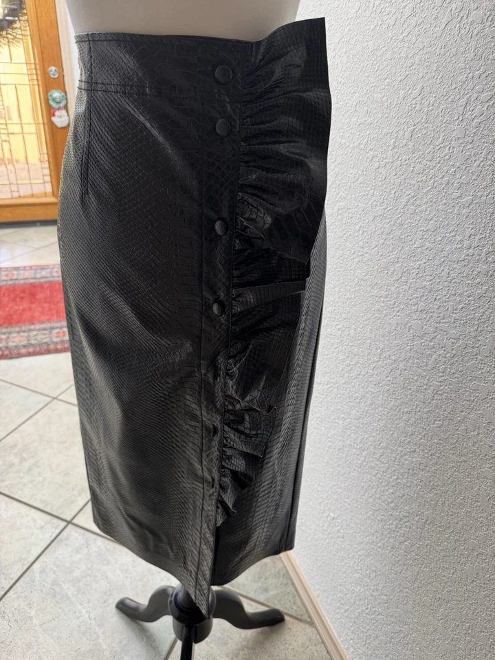 Falda de cuero negra sintética Rebecca Taylor con detalle de volantes para mujer talla 4 usada en excelente estado Foto 2 de 4