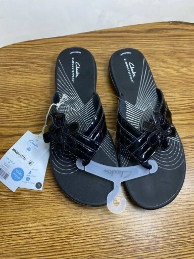 Sandali donna Clarks Cloudsteppers neri in vernice con accento floreale taglia 11M