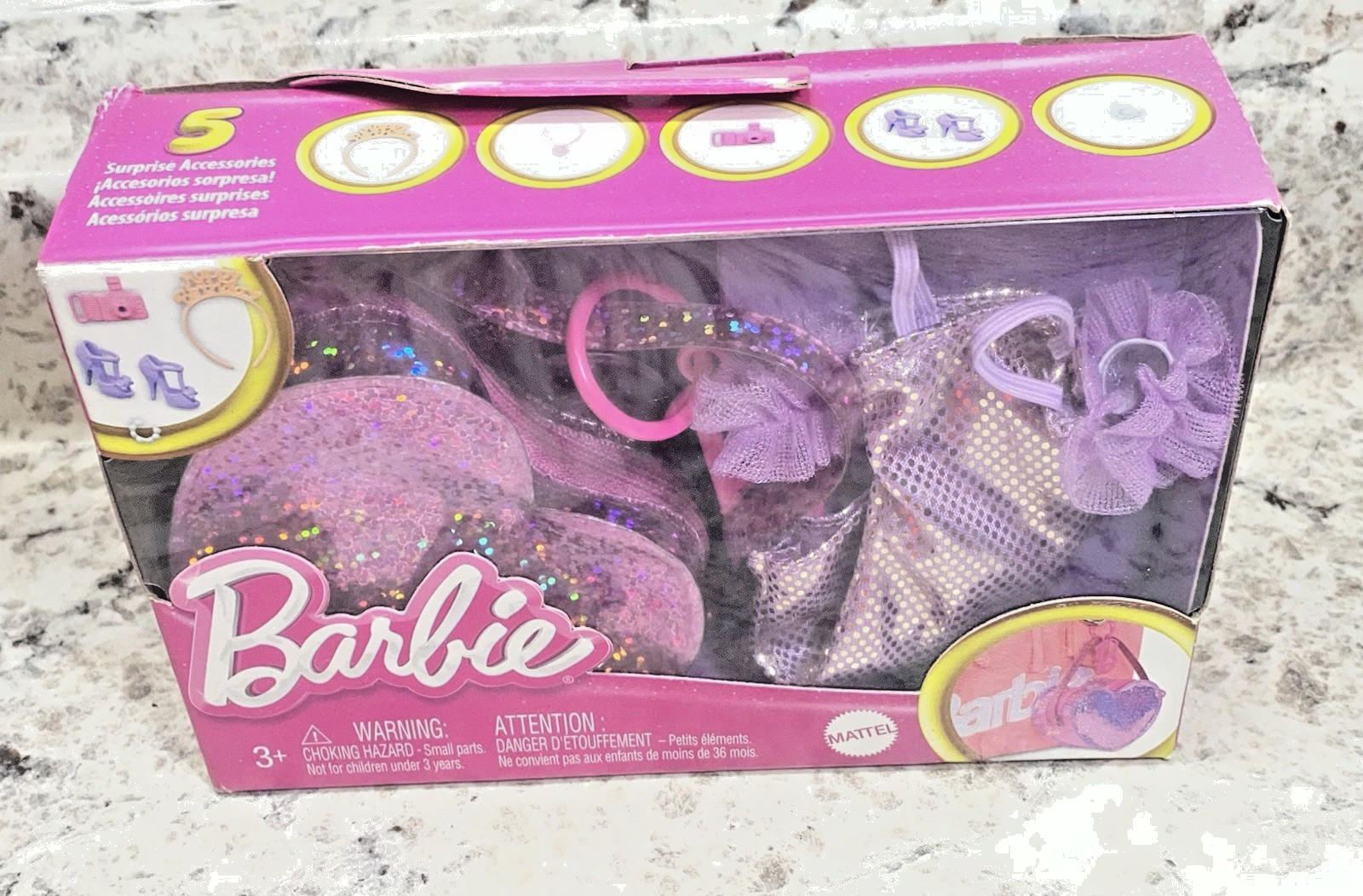 BARBIE 5 SURPRISE ACCESSORIES - BAG AND FASHION SET (New)