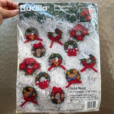 Bucilla Felt Ornaments Kit Holiday Wreaths Set of 12 Christmas Birds 1996 83411