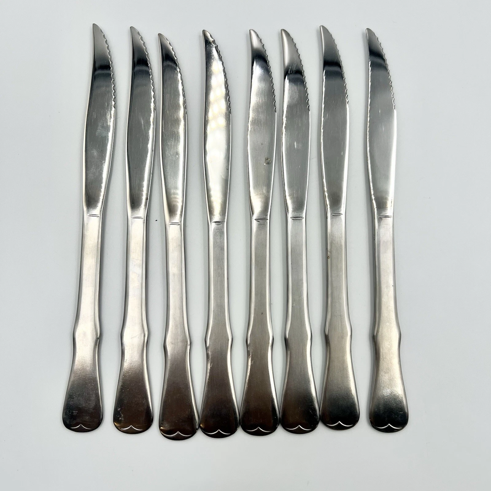 Oneida Patrick Henry Steak Knives Set of 8 Stainless Flatware Serrated
