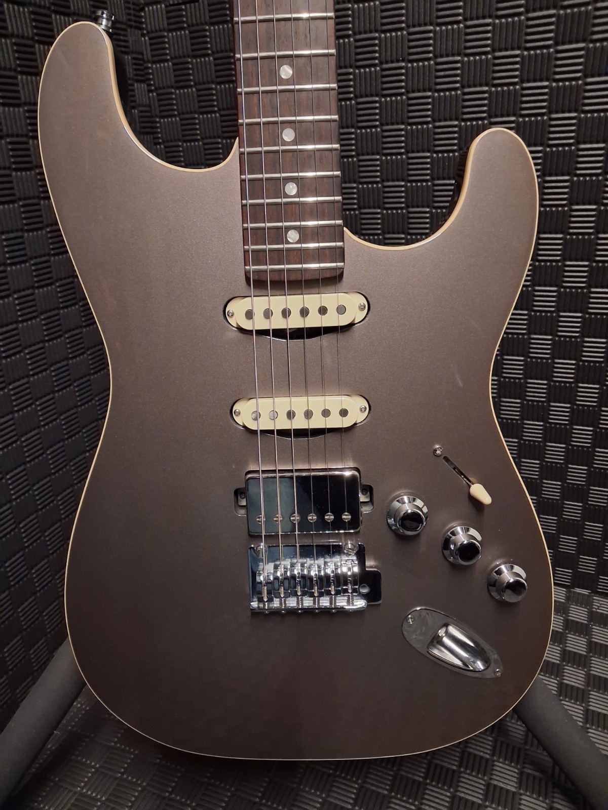Fender MIJ Aerodyne Special Stratocaster HSS w/ soft case Dolphin Gray Metallic