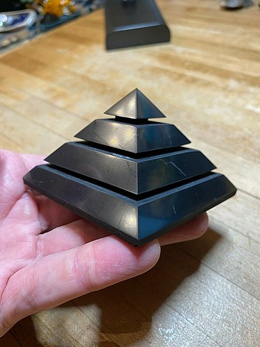 Schungit Mineral Edelstein mittlere Pyramide geschichtet mit abgeschrägten Kanten Präparat 000 - Bild 5 von 12