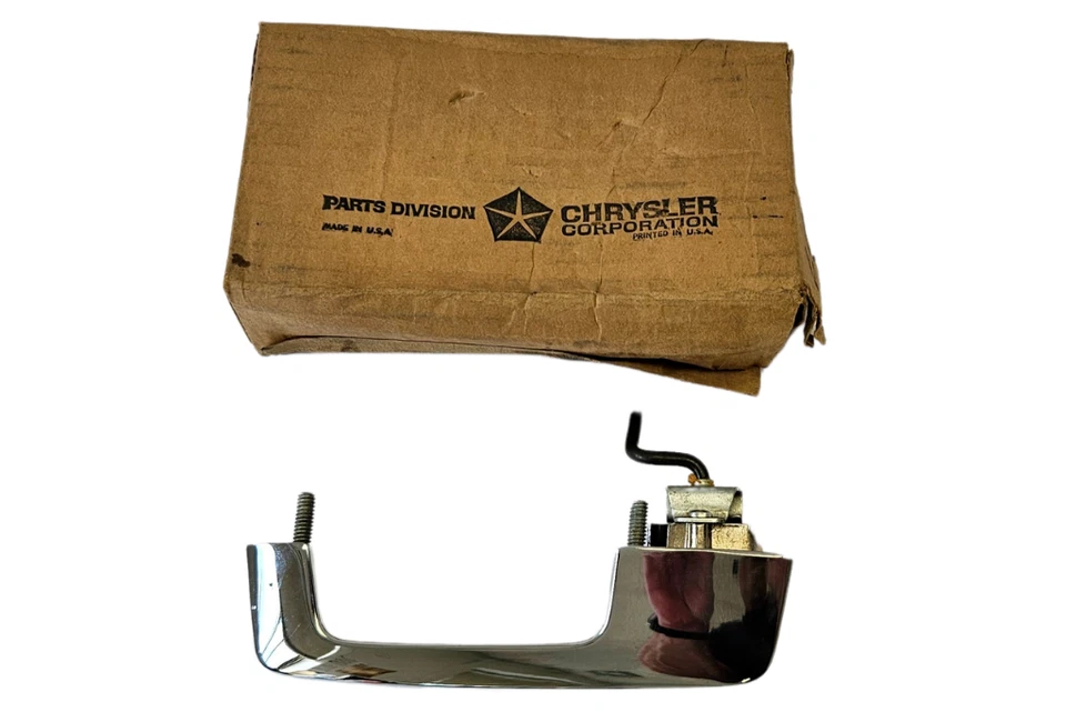 Manija de puerta exterior trasera izquierda Plymouth Valiant Dodge Dart 1967-1968 2583807 Nuevo de Lote Antiguo Foto 2 de 4