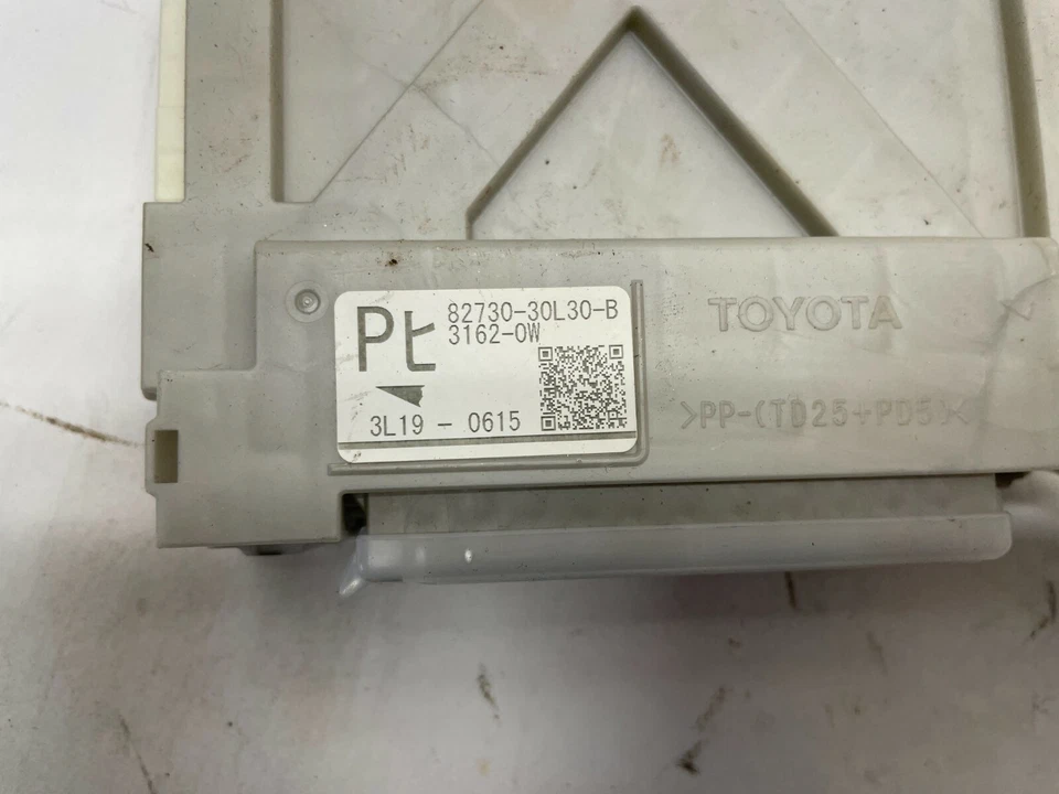 LEXUS GS350 2013-2015 DELANTERO DERECHO DEBAJO DEL TABLERO CAJA DE FUSIBLES MPX RELÉ DE UNIÓN GS450H Foto 2 de 4