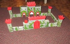 Louis Marx Medieval Castle Fort Playset rare w/knights horses warriors 1956