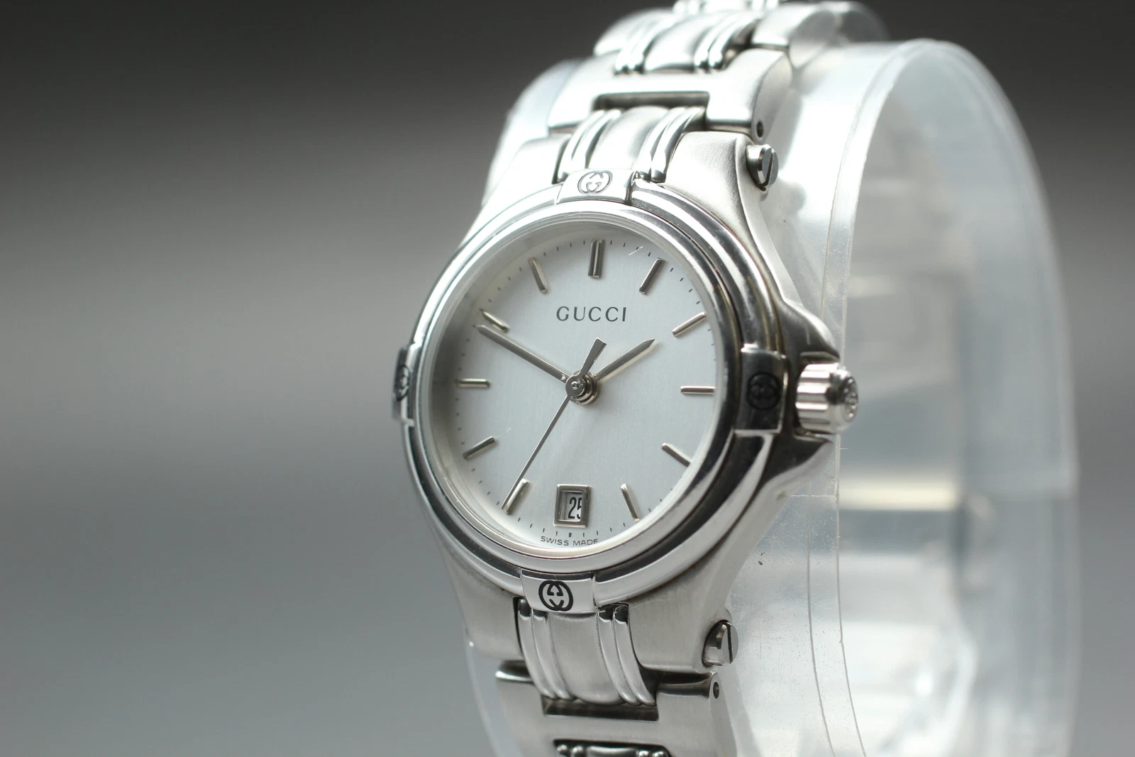 [Presque comme neuve] Montre femme vintage Gucci 9040L cadran argenté date quartz du JAPON