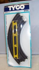 HO TYCO / HOT WHEELS 9" CURVE SLOT TRACK PAIR 2 NIP 6705