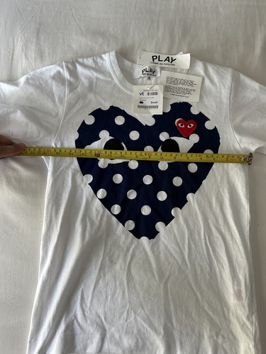 Camiseta COMME DES GARCONS PLAY Big Heart Lunares Talla Pequeña Nueva con Etiquetas - Imagen 7 de 8