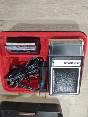 Vintage Remington Travel Shaver Mens Electric Foil Razor Corded Black W Case