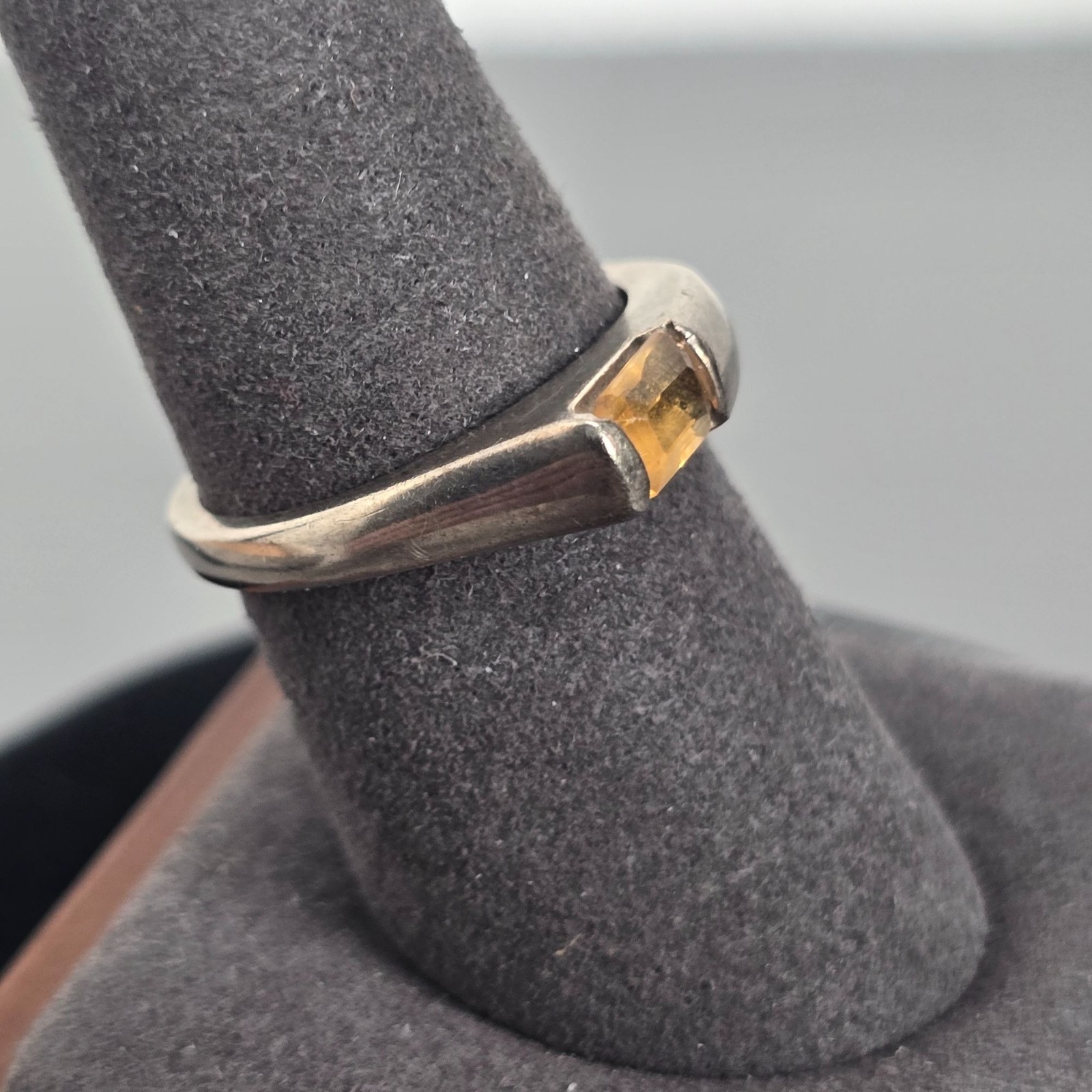 925 Sterling Silver Ring W/ Rectangular Emerald C… - image 2