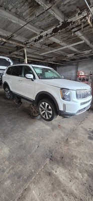 2020 KIA TELLURIDE RIGHT REAR QUARTER PANEL **PRICED ACCORDINGLY PER CUT**