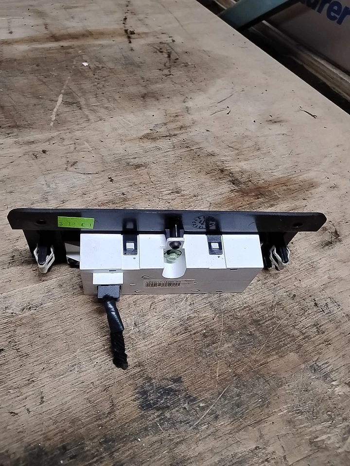 2003 LINCOLN & TOWN CAR CENTER DASHBOARD ANALOG CLOCK VP3W1F-15000-AD - Image 2 of 3